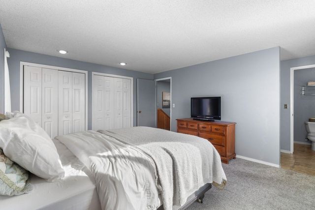 1122 S Henry Rd, Greenacres, WA 99006