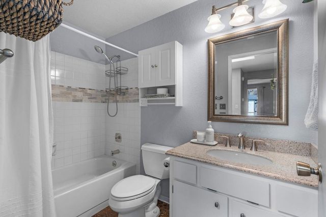 1122 S Henry Rd, Greenacres, WA 99006