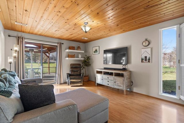 1122 S Henry Rd, Greenacres, WA 99006