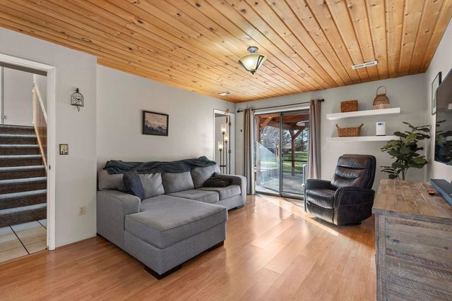 1122 S Henry Rd, Greenacres, WA 99006