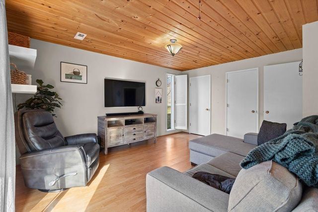 1122 S Henry Rd, Greenacres, WA 99006