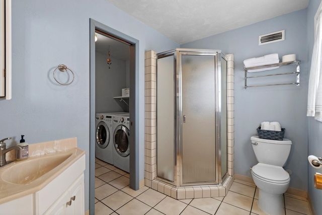 1122 S Henry Rd, Greenacres, WA 99006