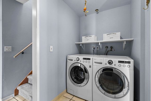 1122 S Henry Rd, Greenacres, WA 99006