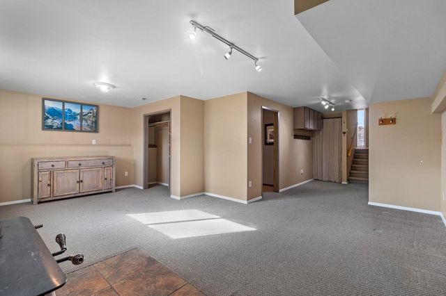 1122 S Henry Rd, Greenacres, WA 99006