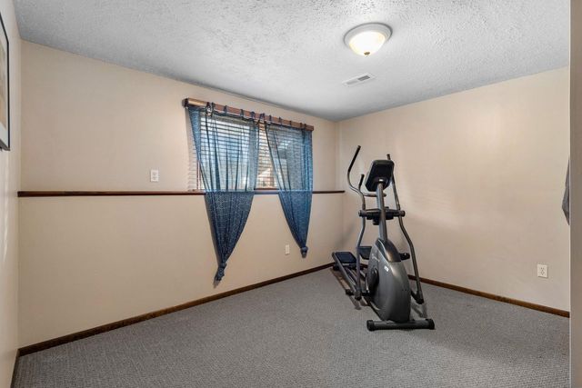 1122 S Henry Rd, Greenacres, WA 99006