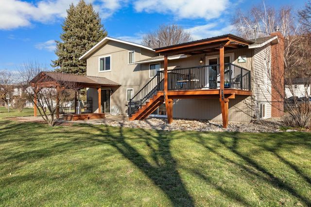 1122 S Henry Rd, Greenacres, WA 99006