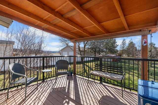 1122 S Henry Rd, Greenacres, WA 99006