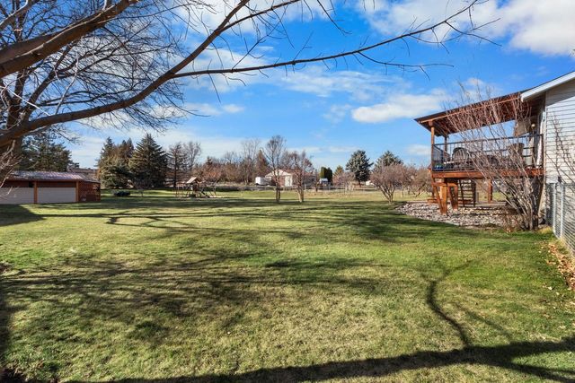 1122 S Henry Rd, Greenacres, WA 99006