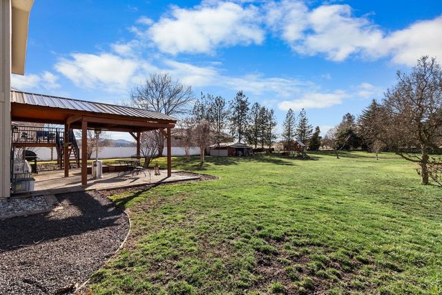 1122 S Henry Rd, Greenacres, WA 99006