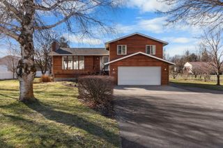 1122 S Henry Rd, Greenacres, WA 99006