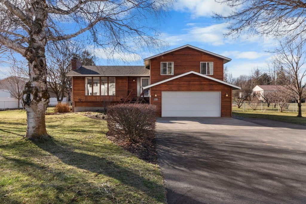 1122 S Henry Rd, Greenacres, WA 99006