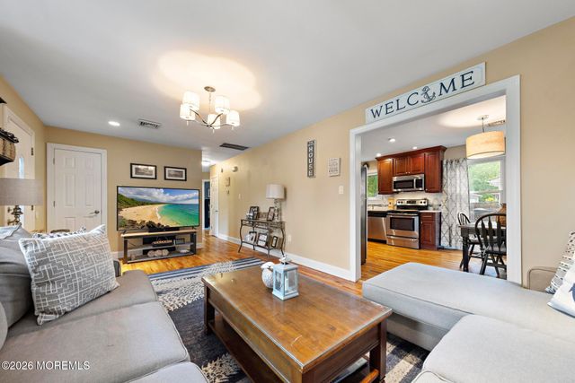 172 Bosun Avenue, Manahawkin, NJ 08050