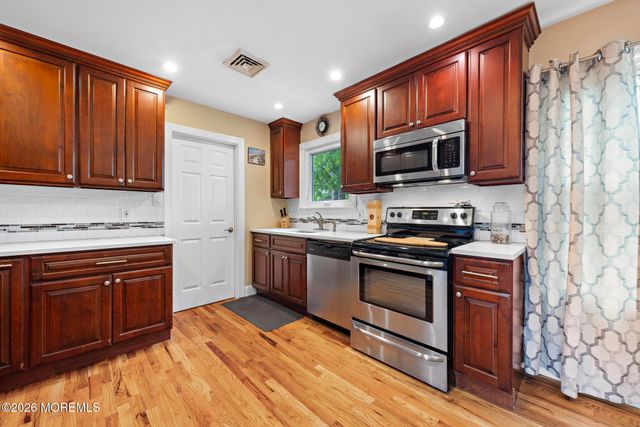 172 Bosun Avenue, Manahawkin, NJ 08050