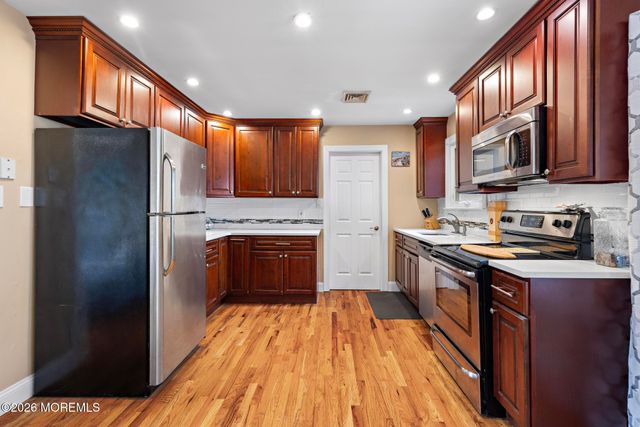 172 Bosun Avenue, Manahawkin, NJ 08050