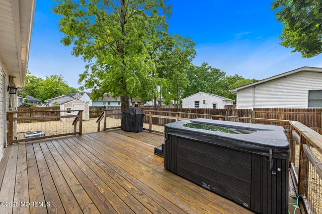 172 Bosun Avenue, Manahawkin, NJ 08050