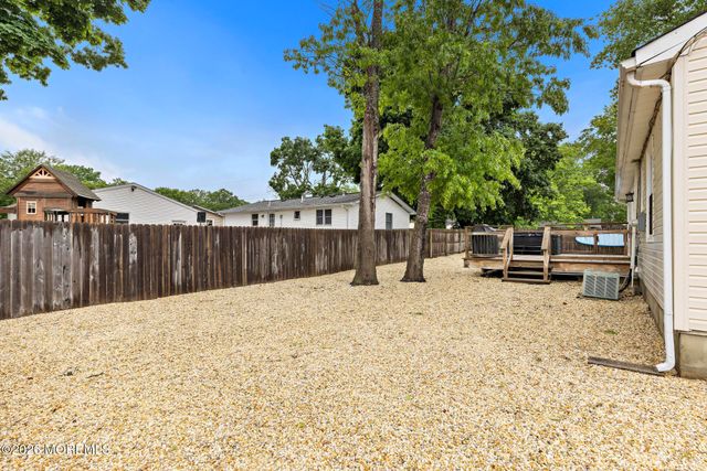 172 Bosun Avenue, Manahawkin, NJ 08050