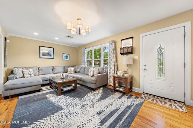 172 Bosun Avenue, Manahawkin, NJ 08050