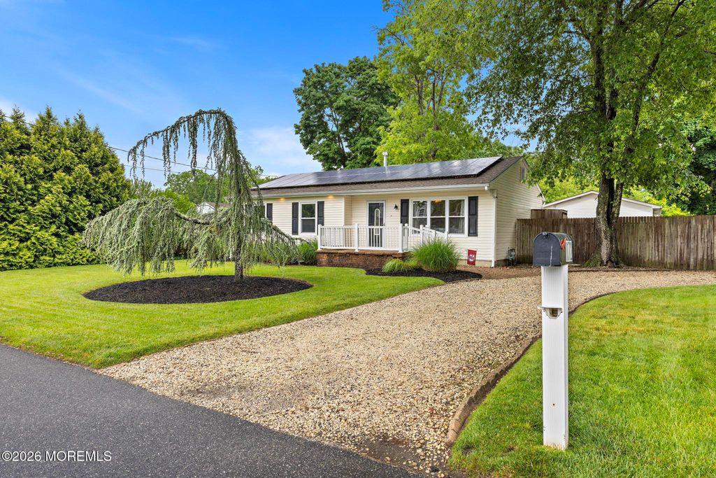 172 Bosun Avenue, Manahawkin, NJ 08050