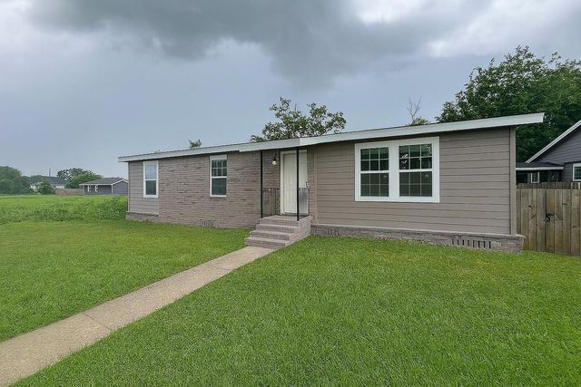 3 Becca Court B, Brookshire, TX 77423