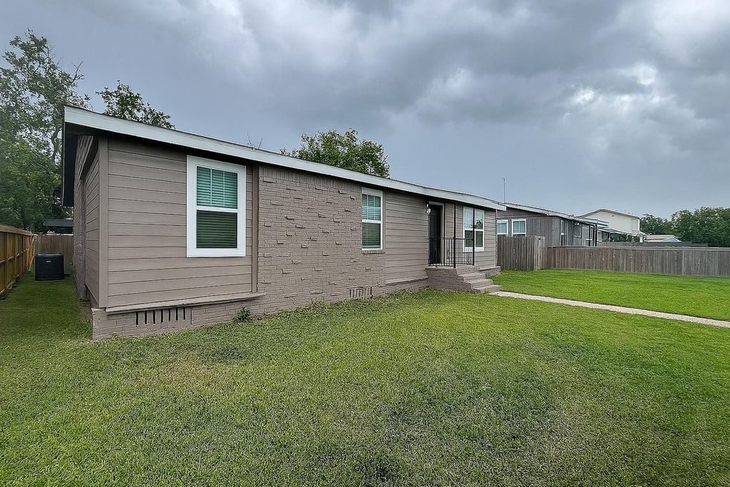 3 Becca Court B, Brookshire, TX 77423