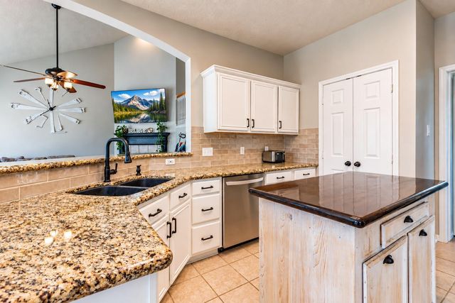 4107 E Baden Oaks Drive, Pearland, TX 77581