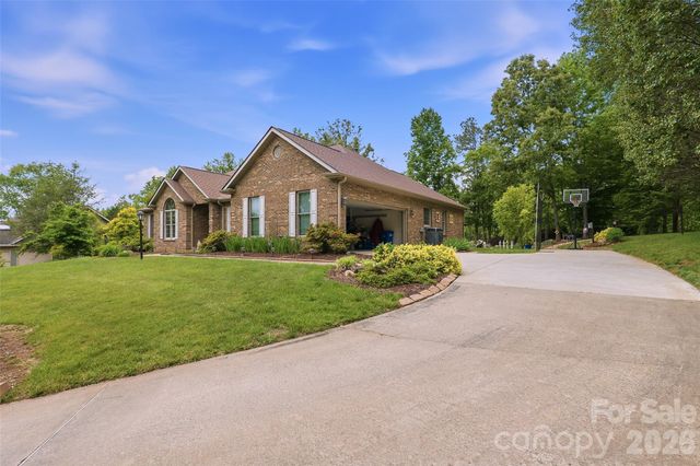 8 Ridgemont Drive, Weaverville, NC 28787