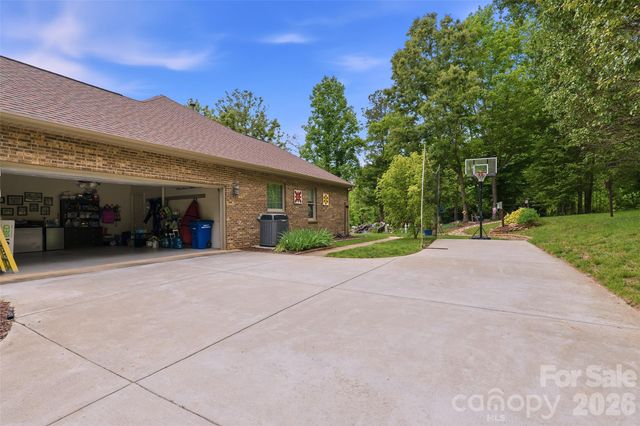 8 Ridgemont Drive, Weaverville, NC 28787