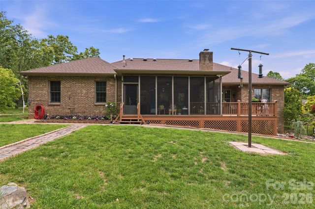 8 Ridgemont Drive, Weaverville, NC 28787