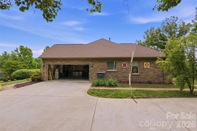 8 Ridgemont Drive, Weaverville, NC 28787