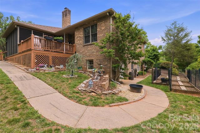 8 Ridgemont Drive, Weaverville, NC 28787