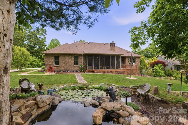 8 Ridgemont Drive, Weaverville, NC 28787