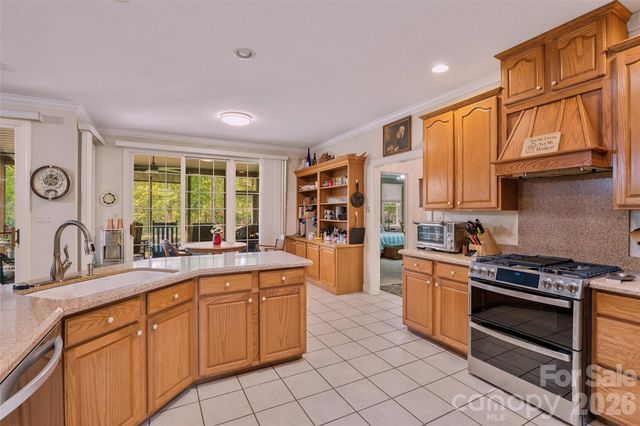 8 Ridgemont Drive, Weaverville, NC 28787