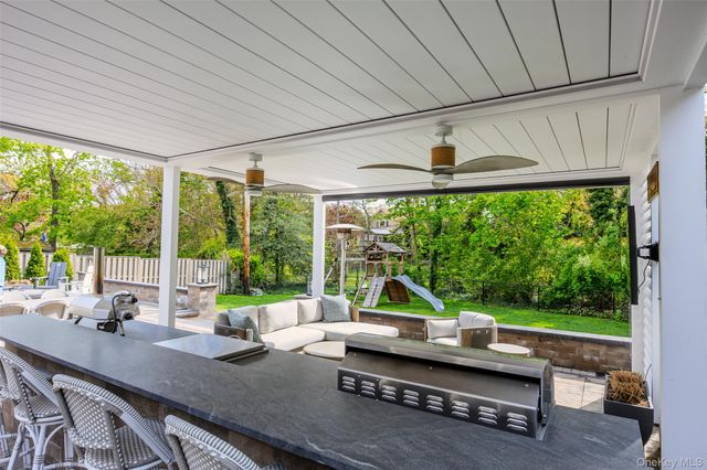 10 Oak Brook Lane, Merrick, NY 11566