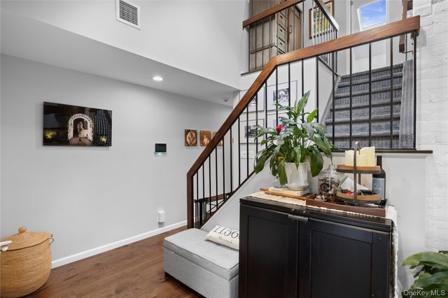 10 Oak Brook Lane, Merrick, NY 11566