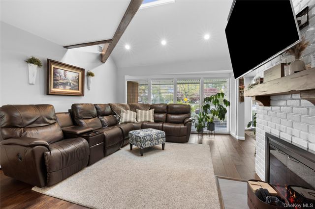 10 Oak Brook Lane, Merrick, NY 11566