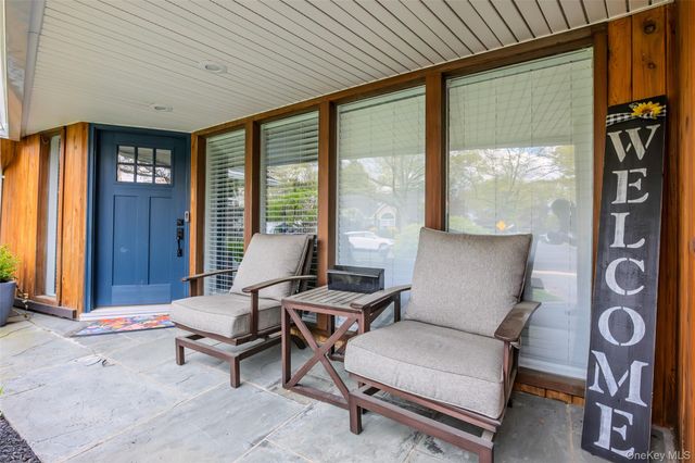 10 Oak Brook Lane, Merrick, NY 11566