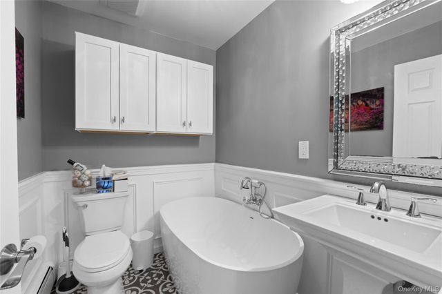 10 Oak Brook Lane, Merrick, NY 11566