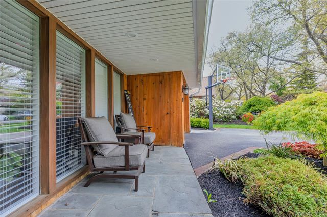 10 Oak Brook Lane, Merrick, NY 11566