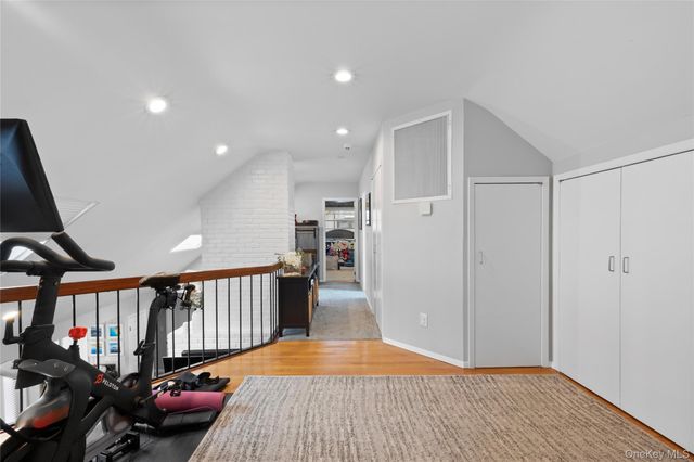 10 Oak Brook Lane, Merrick, NY 11566