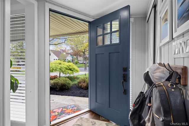 10 Oak Brook Lane, Merrick, NY 11566