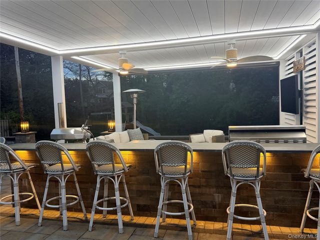 10 Oak Brook Lane, Merrick, NY 11566