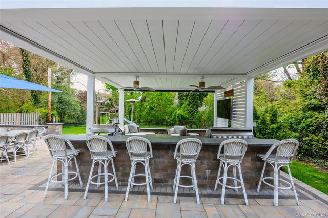 10 Oak Brook Lane, Merrick, NY 11566