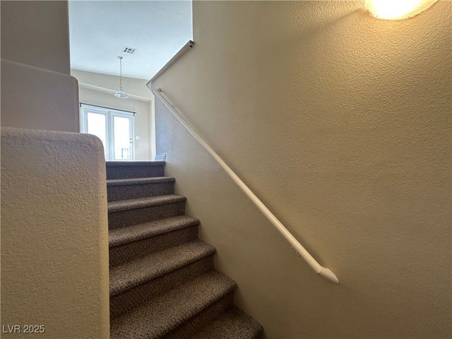 8668 TOM NOON Avenue 101, Las Vegas, NV 89178