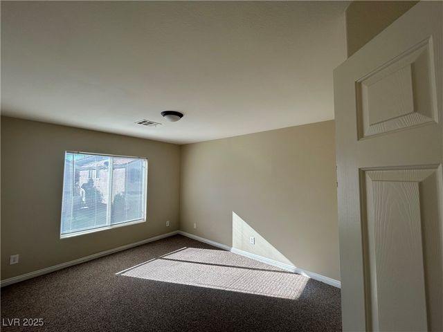 8668 TOM NOON Avenue 101, Las Vegas, NV 89178