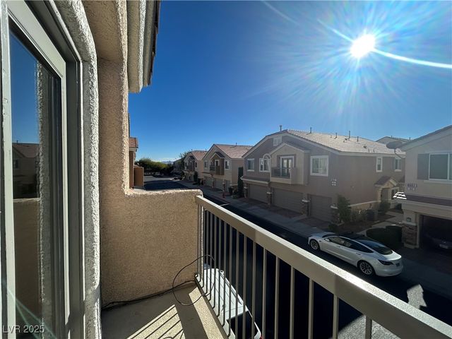 8668 TOM NOON Avenue 101, Las Vegas, NV 89178