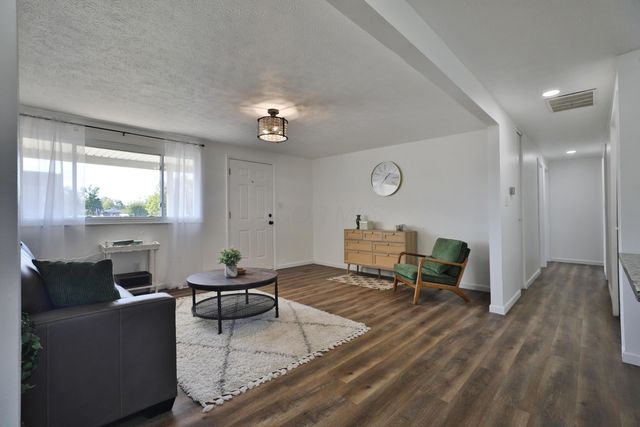 1390 E Dublin Granville Road, Columbus, OH 43229