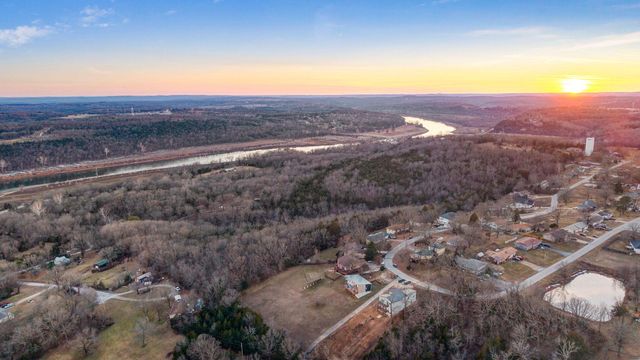 510 Chisholm Trail, Forsyth, MO 65653