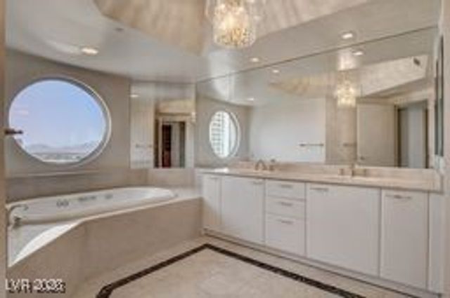 2877 Paradise Road 904, Las Vegas, NV 89109