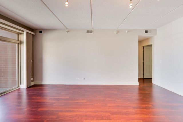 1670 Mill Street 207, Des Plaines, IL 60016