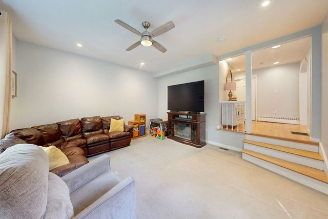 93 Ames St, Quincy, MA 02169